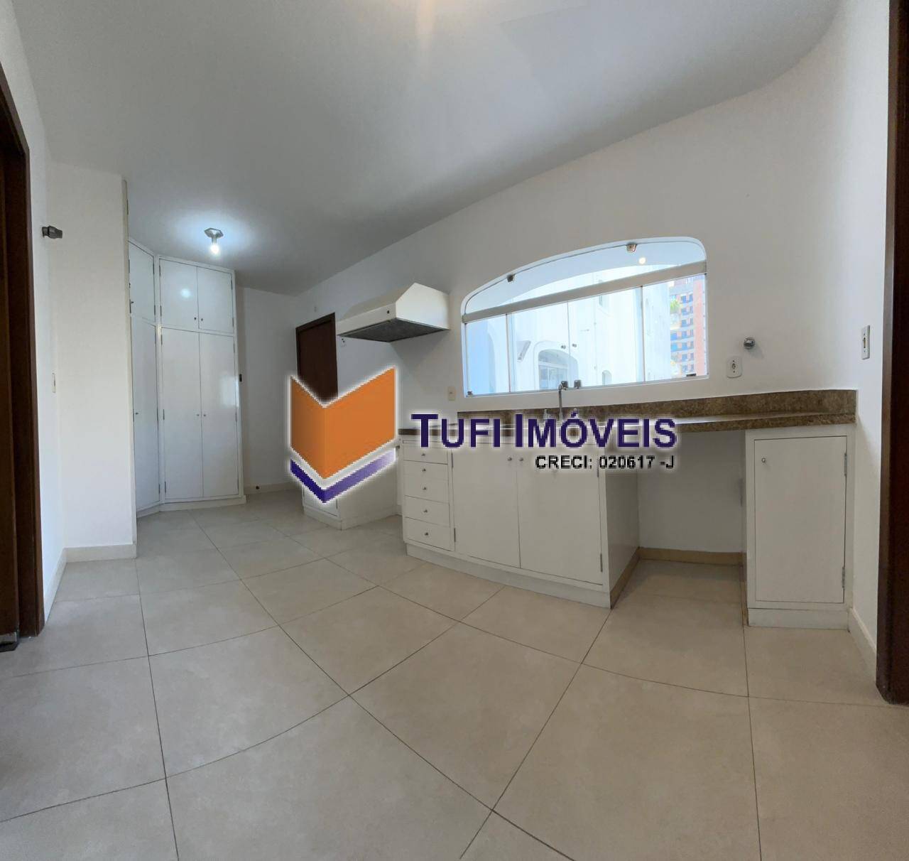 Apartamento à venda com 3 quartos, 218m² - Foto 6